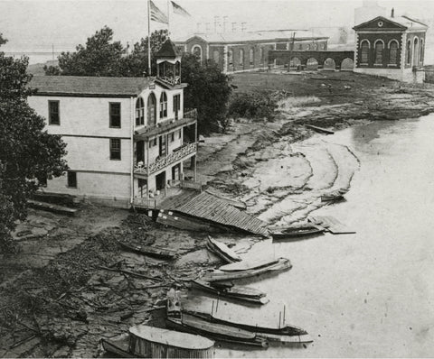 Century originally leased a parcel of land from Anheuser-Busch at the foot ofCherokee Street (Shown Here) for their boathouse. They laterrelocated to SouthBroadway.